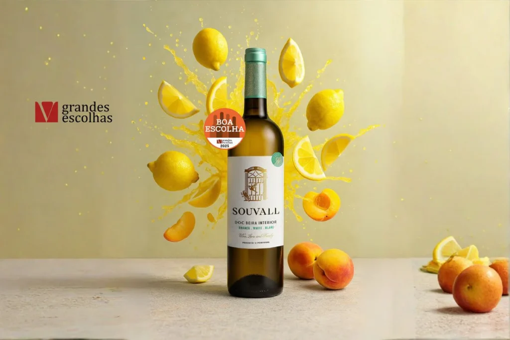 Vinho Souvall Colheita Branco 2023 com o selo Boa Escolha da Revista Grandes Escolhas.