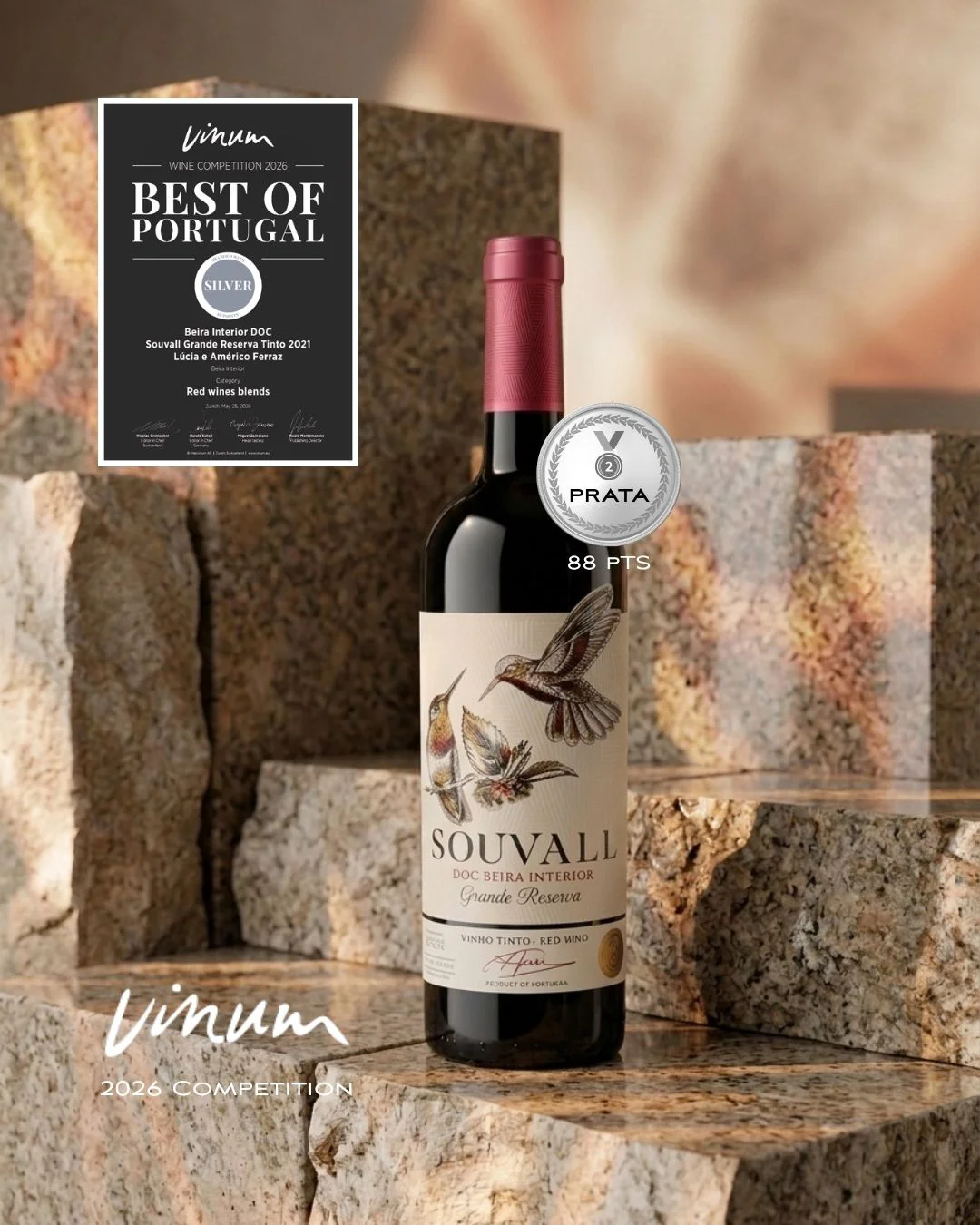 Garrafa de Souvall Grande Reserva Tinto 2021 com medalha de prata do concurso VINUM 2026.